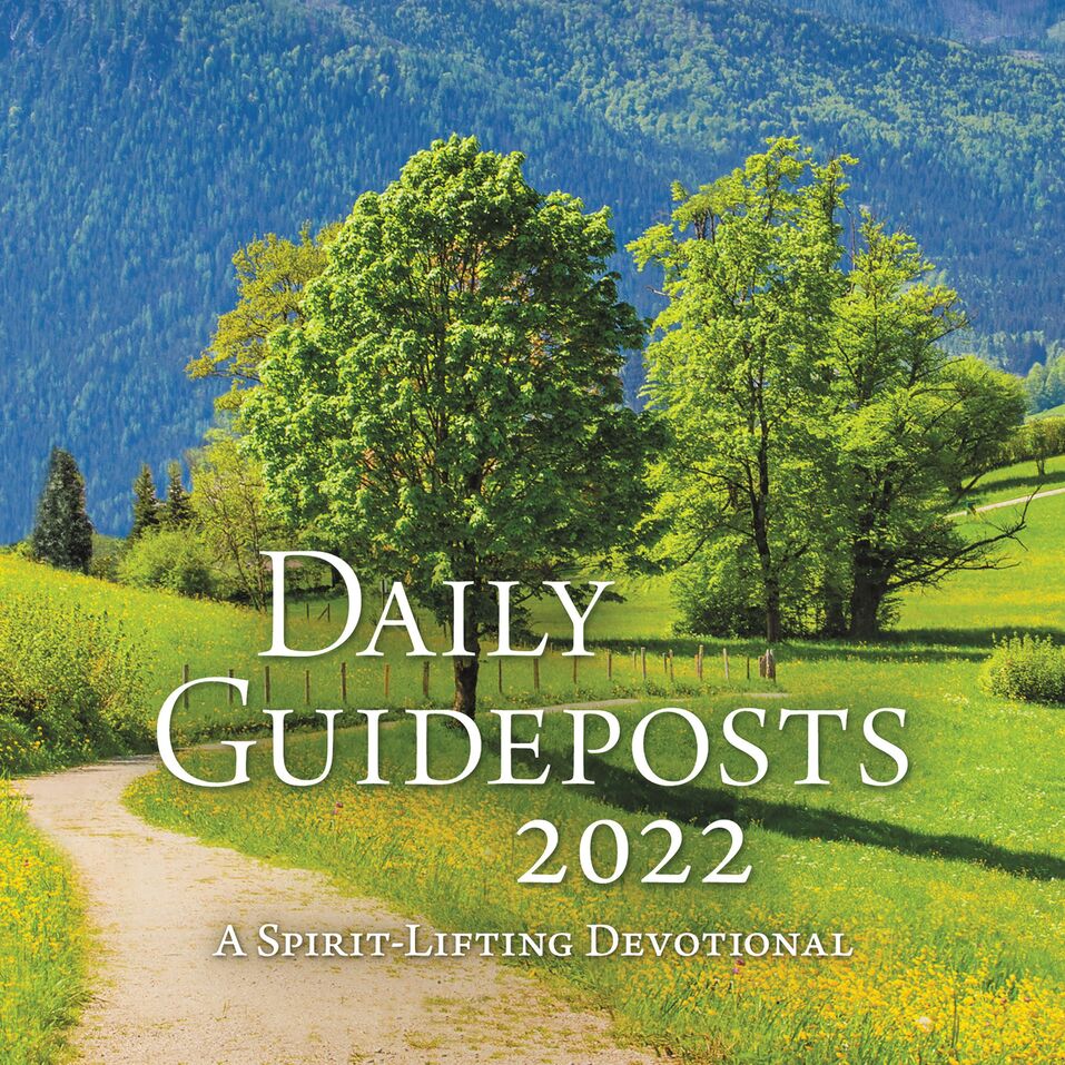 Daily Guideposts 2022 A SpiritLifting Devotional Olive Tree Bible